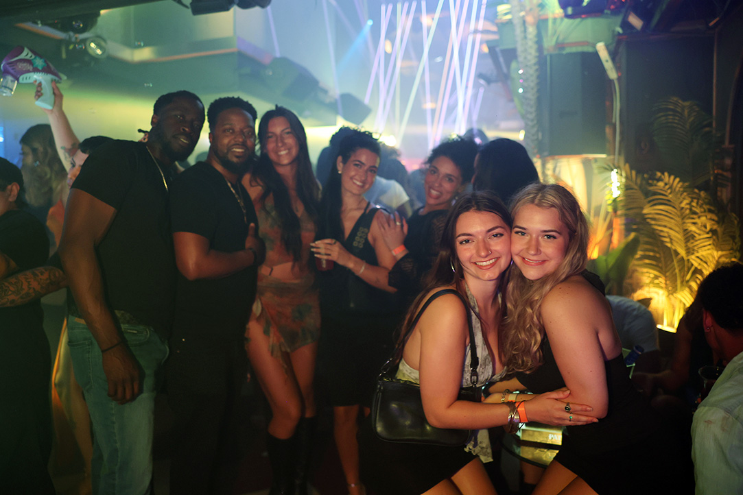 chicago nightclub beautiful crowd